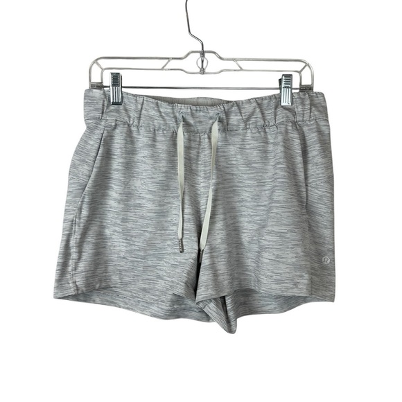 Lululemon On The Fly Short in Wee Are From Space Nimbus Battleship - Picture 1 of 5